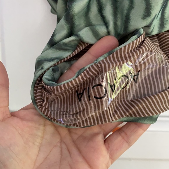 Acacia Kokomo one Piece in Savanna - Picture 3 of 5